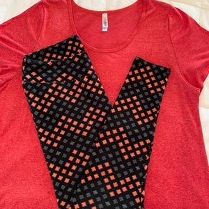 LulaRoe Classic T with LulaRoe Leggings